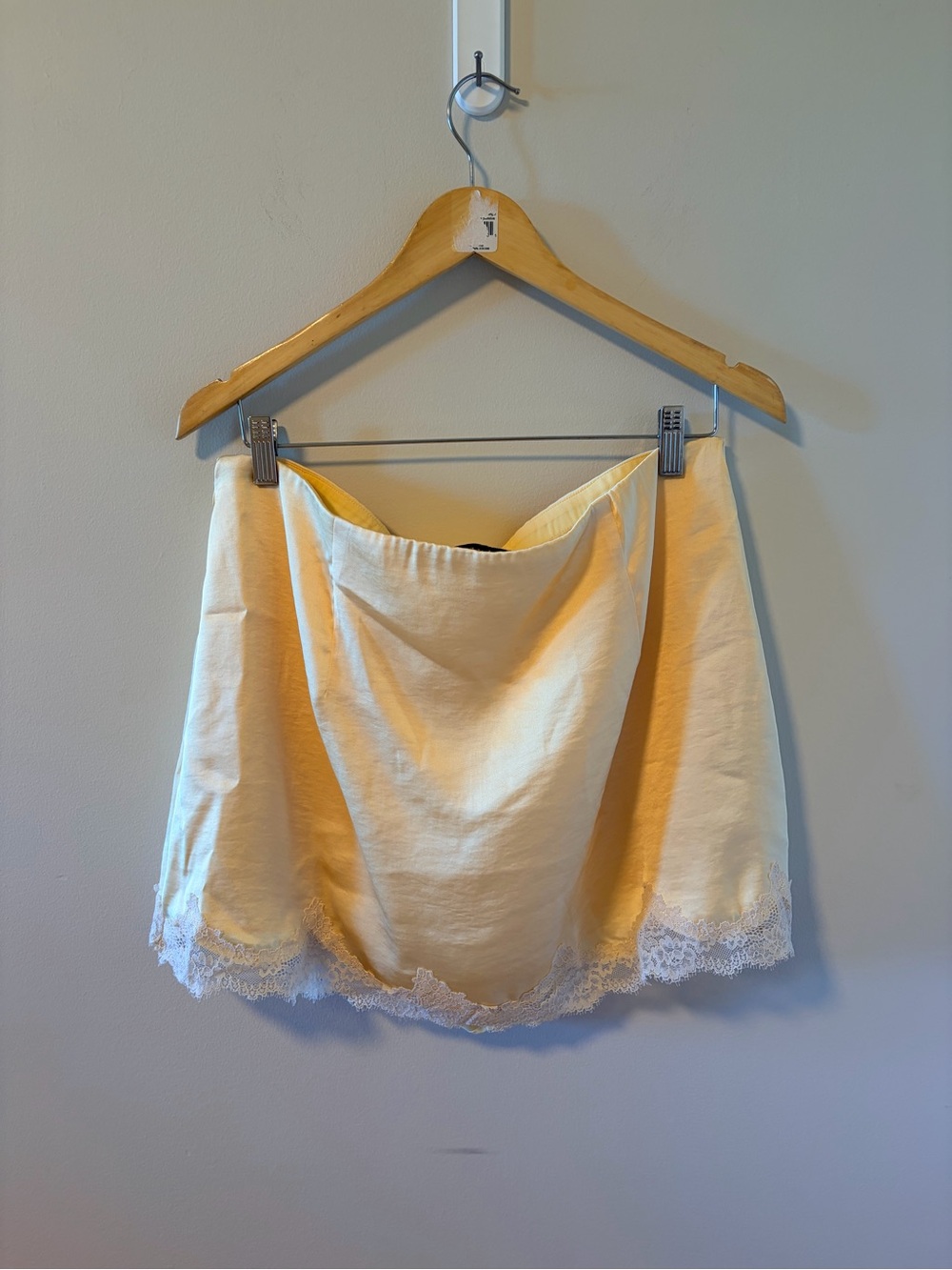 Abercrombie Yellow High Rise Mini Satin & Lace Skort - L - Picture 5 of 8